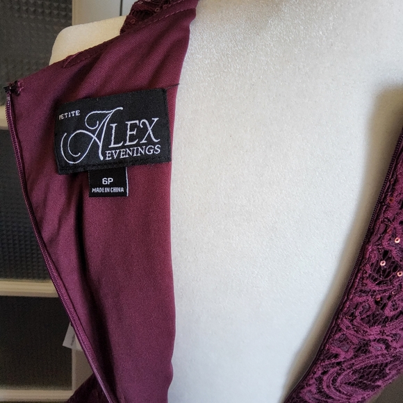 Alex Evenings Womens Long Sleeveless Cascade Ruffle Detail Dress with Front Slit - Picture 10 of 10